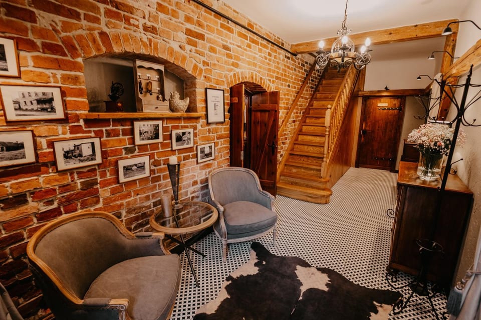 Seating area, Internal: Not applicable to any particular room