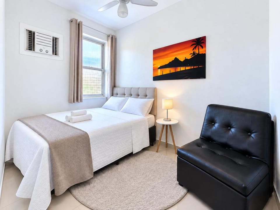Bed, Decorative detail, Seating area, Bedroom, towels