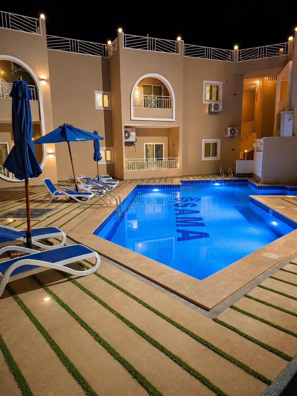 Swimming pool