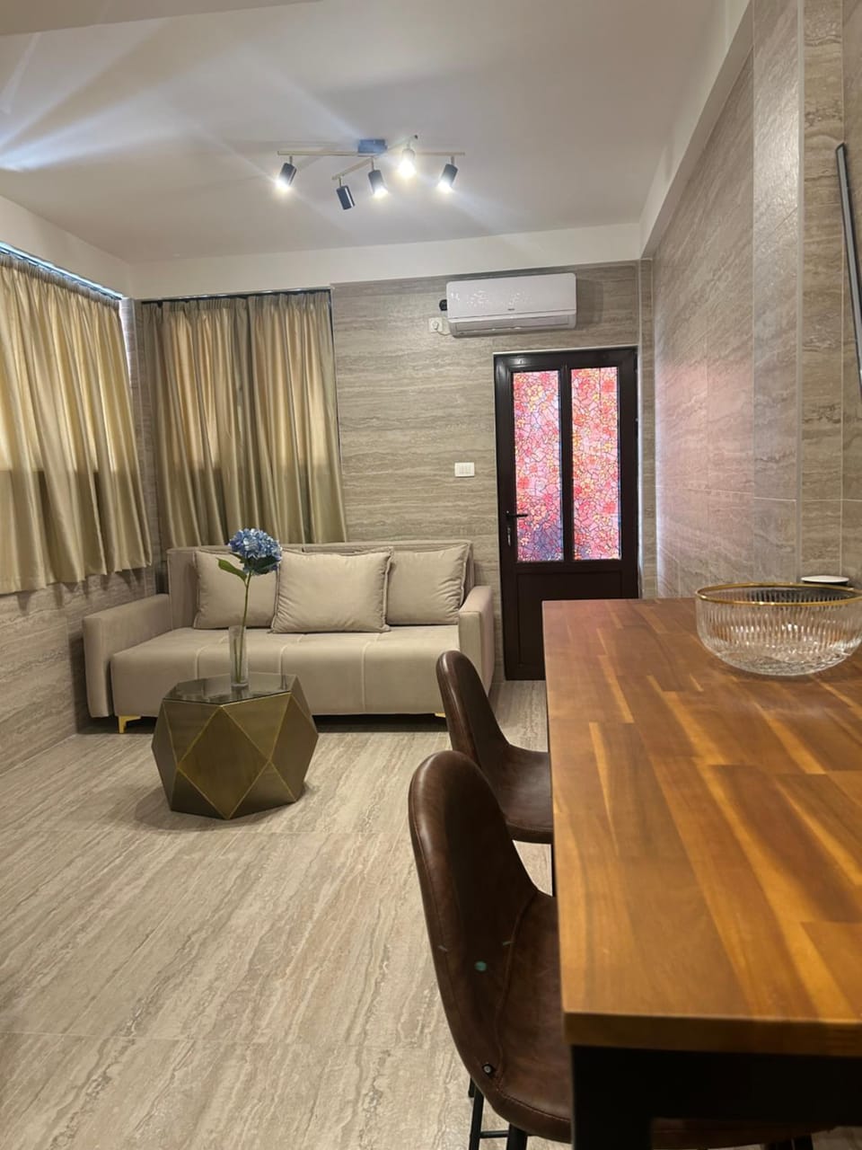 Seating area, Dining area, air conditioner