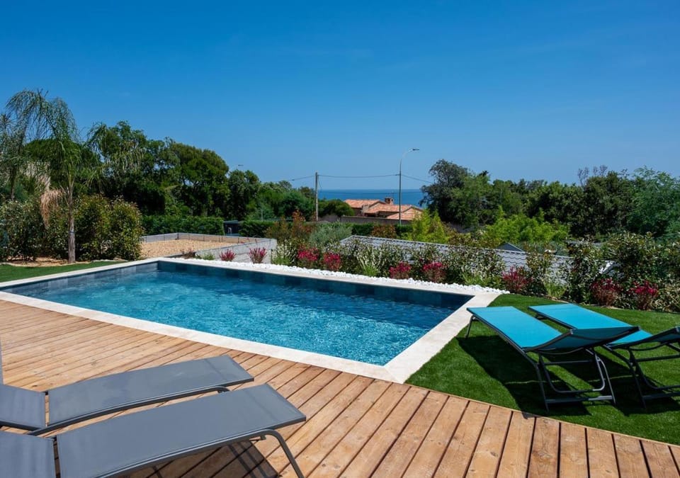 Day, Natural landscape, Garden, Garden view, Pool view, Sea view, Swimming pool, Swimming pool, sunbed