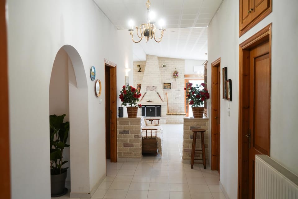 Communal lounge/ TV room, Facade/entrance, Dining area, fireplace