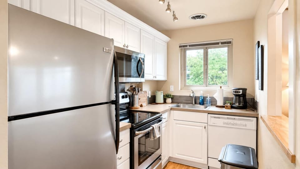 World Cup 1 BR Condo City View House in Seattle