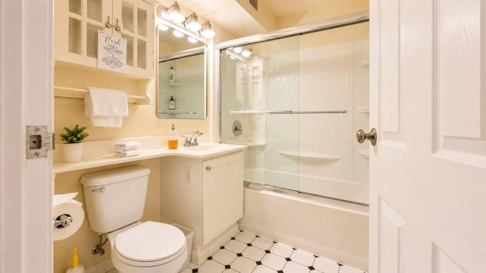 World Cup 1 BR Condo City View House in Seattle
