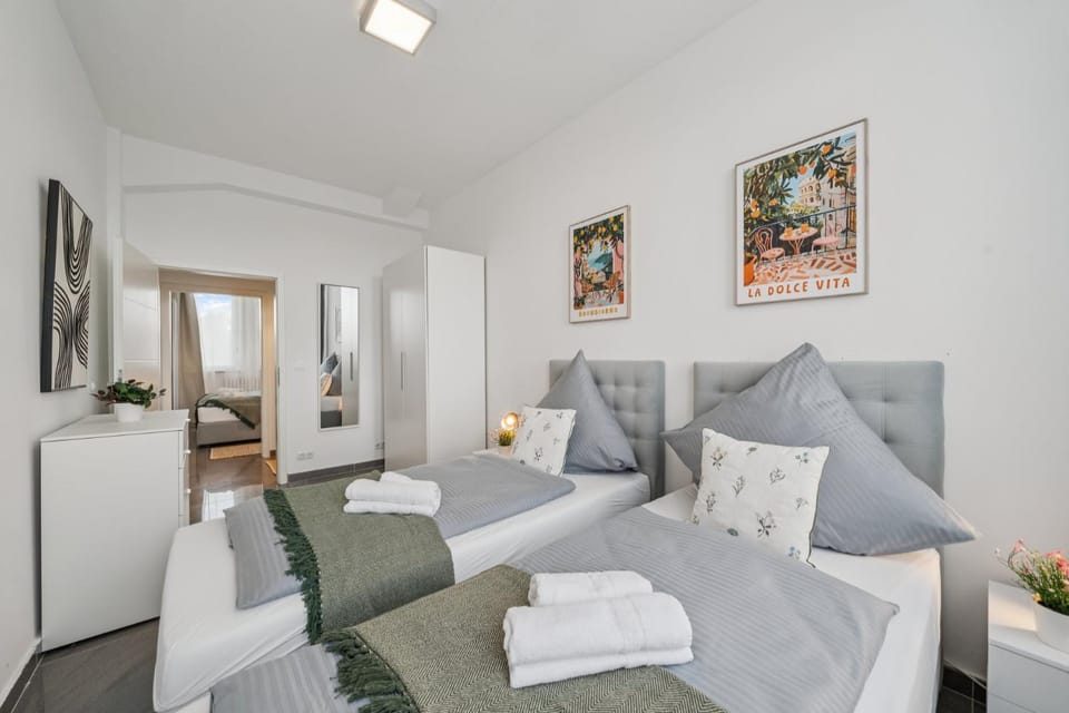 Yello Homes - Lazy Loft - Airport & Messe - 8 Betten - 3 Schlafzimmer Apartment in Nuremberg