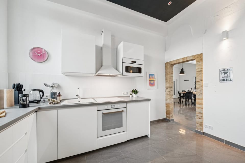 Kitchen or kitchenette, oven, stove