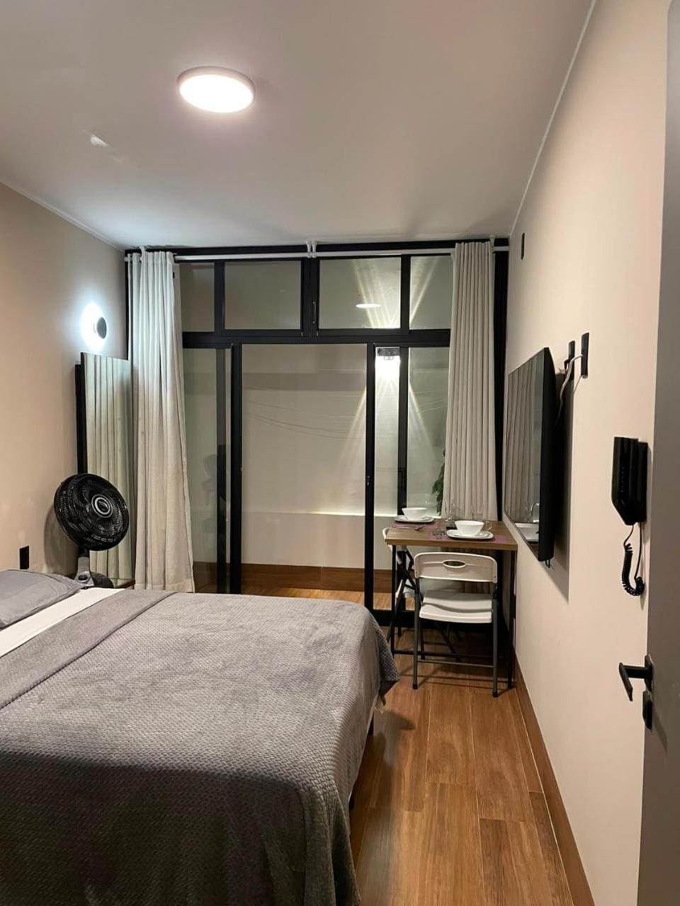 Quarto Casal no coração da cidade, UFLA- UNILAVRAS, prox restaurantes e padaria Vacation rental in State of São Paulo