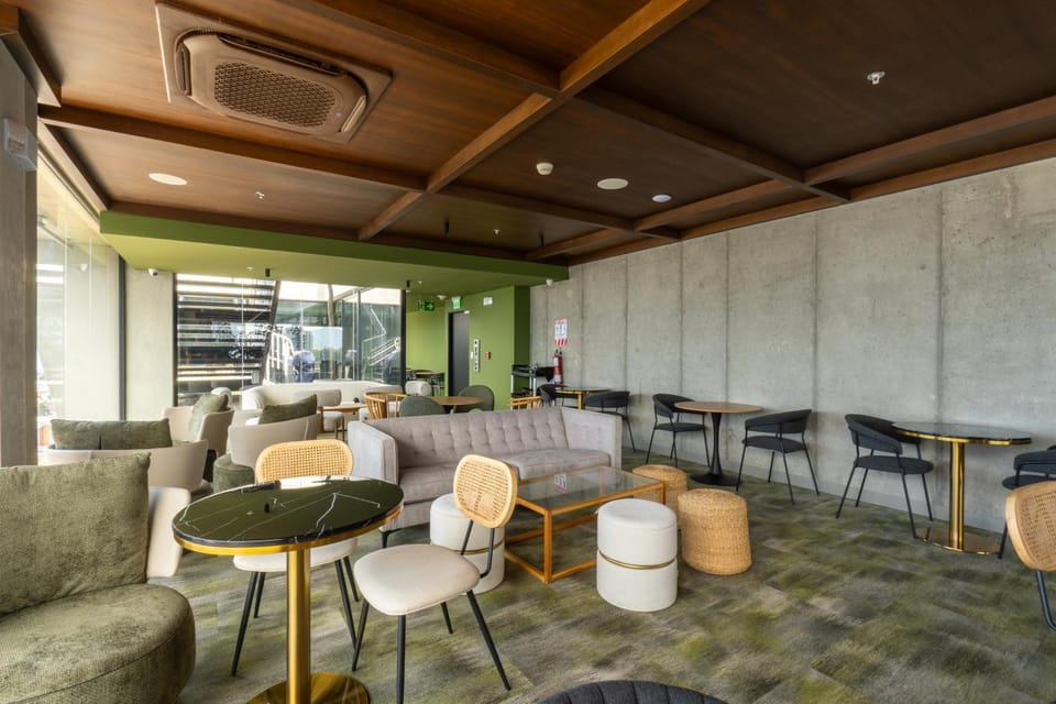 Property building, Restaurant/places to eat, Business facilities, Seating area