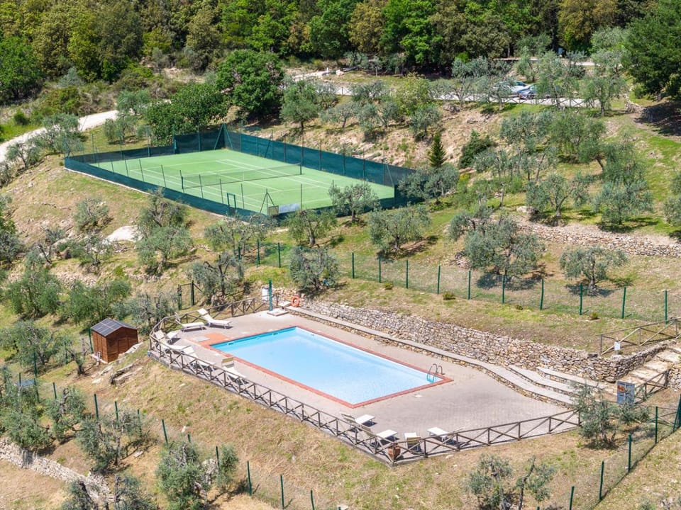 Natural landscape, Bird's eye view, Tennis court, Swimming pool