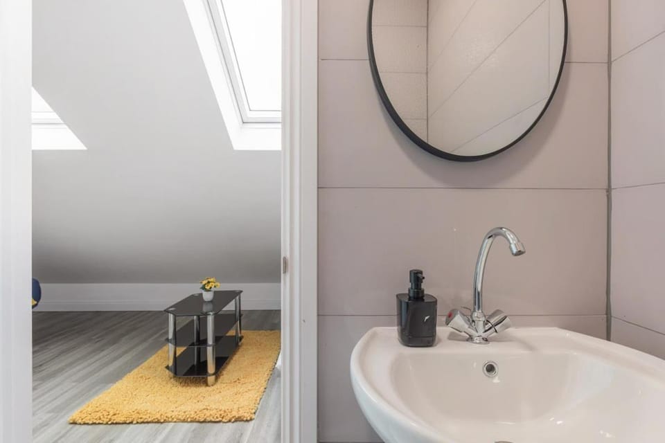 F5 Modern Studio Flat - Prime TV - Parking - Wi-Fi Apartment in Luton