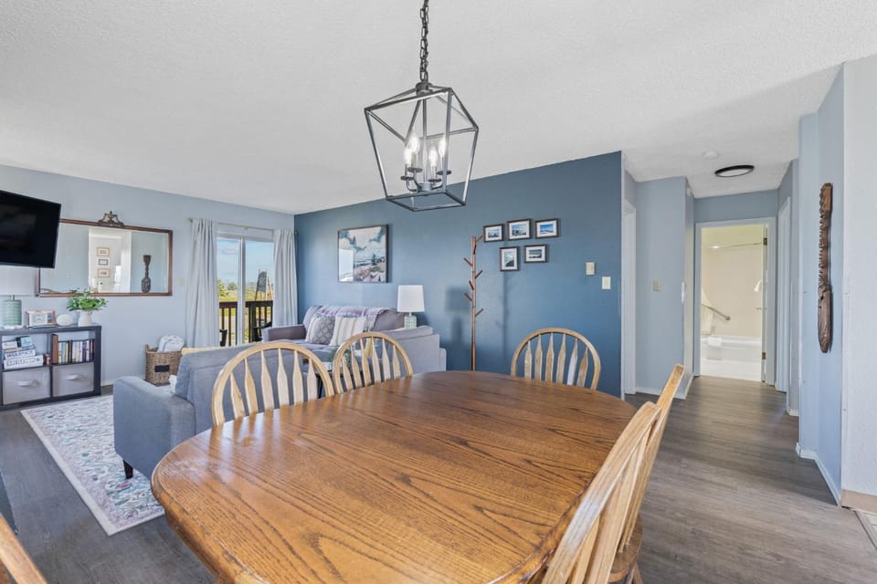 Pet-Friendly Family Suite with Full Kitchen - Pool and Hot Tub House in Ocean Shores