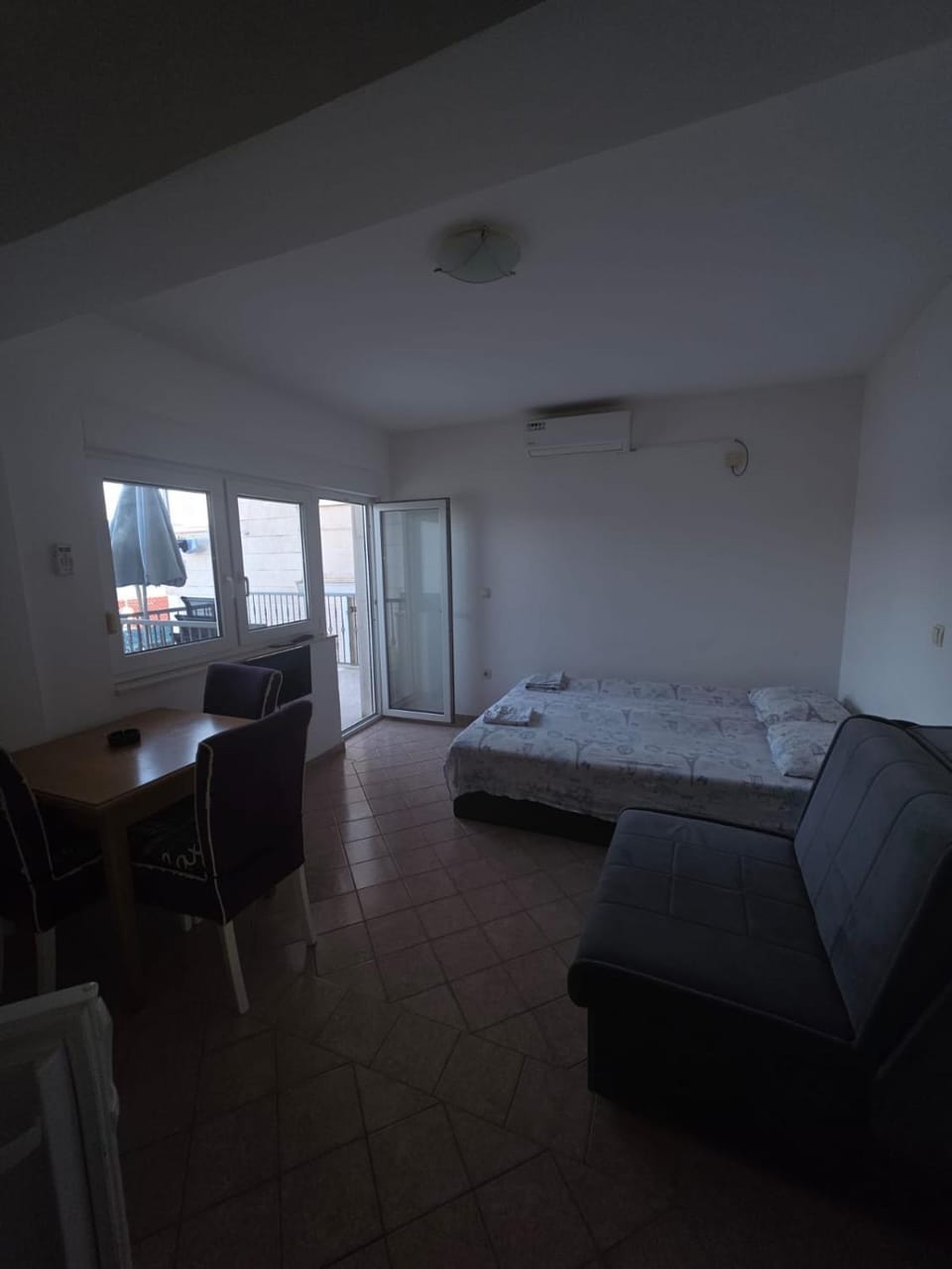 Bed, Living room
