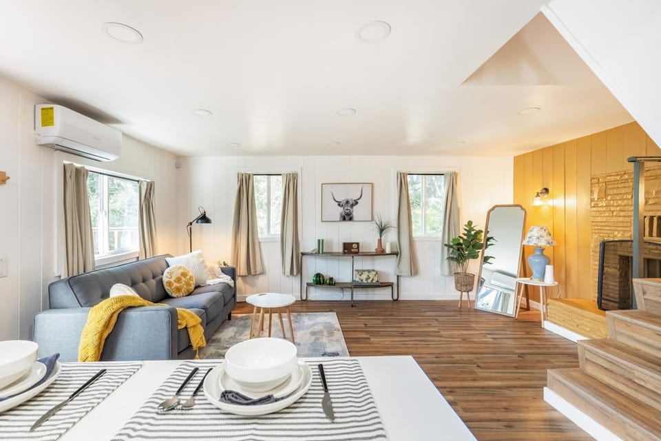 Modern A-Frame Treehouse Cabin - Remodeled 1BR Near Lake Gregory Cabin in Crestline