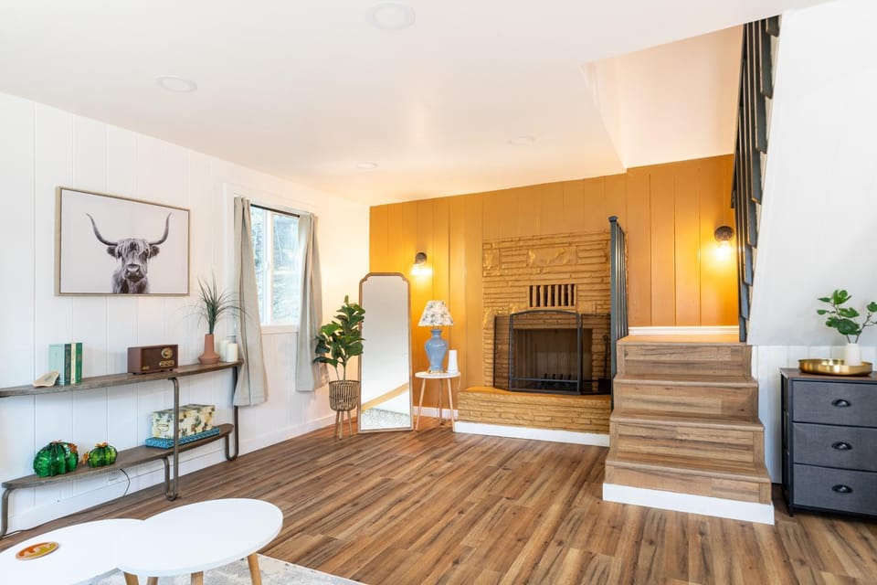 Modern A-Frame Treehouse Cabin - Remodeled 1BR Near Lake Gregory Cabin in Crestline