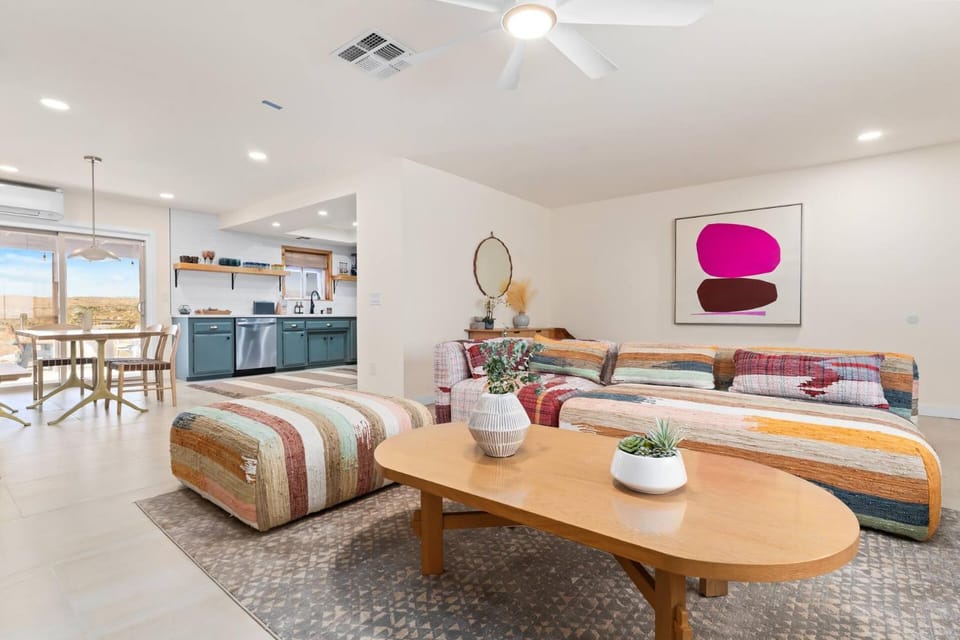 Joshua Tree Navigate Stays Desert Retreat w Spa House in Yucca Valley