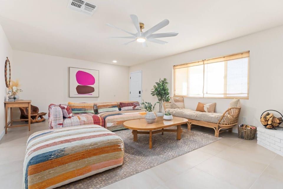 Joshua Tree Navigate Stays Desert Retreat w Spa House in Yucca Valley