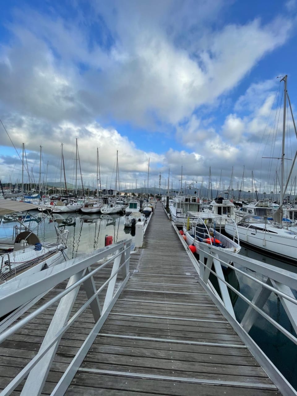 Velero Oceans Ontzi, Hendaya Docked boat in Hendaye