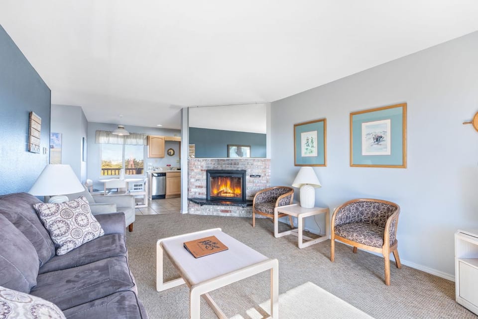 Ocean View Pet-Friendly Family Suite with Kitchen - Pool and Hot Tub House in Ocean Shores