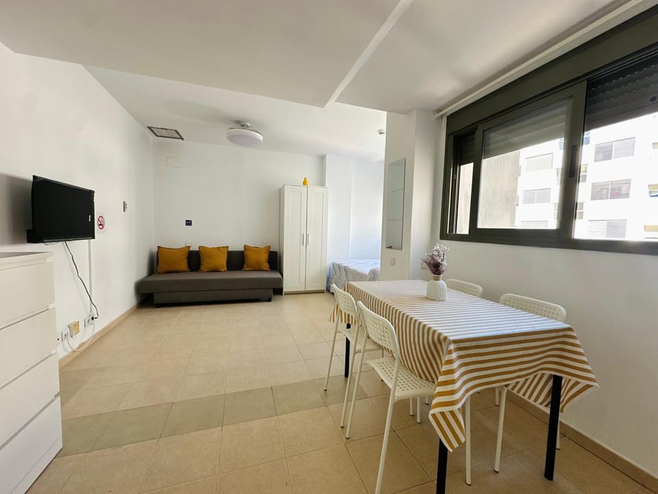 Photo of the whole room, Dining area
