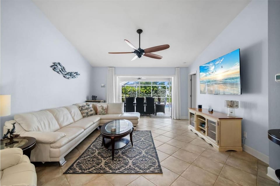 Bonita Beach Escape Pool, Bikes & Paddleboards Villa in North Naples