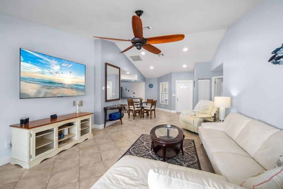 Bonita Beach Escape Pool, Bikes & Paddleboards Villa in North Naples