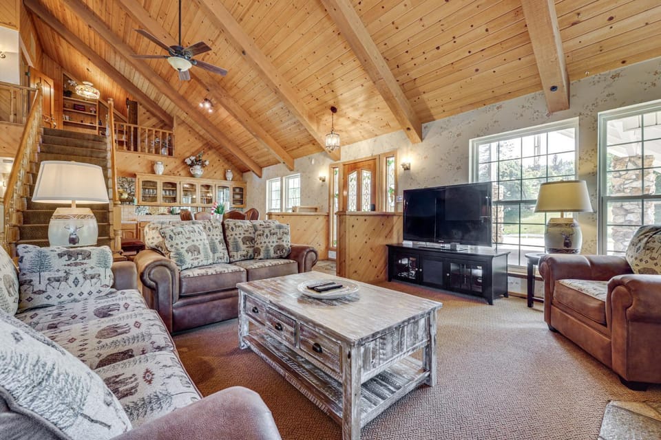 25-Acre Hideaway in Oakhurst: Pet Friendly! House in Oakhurst