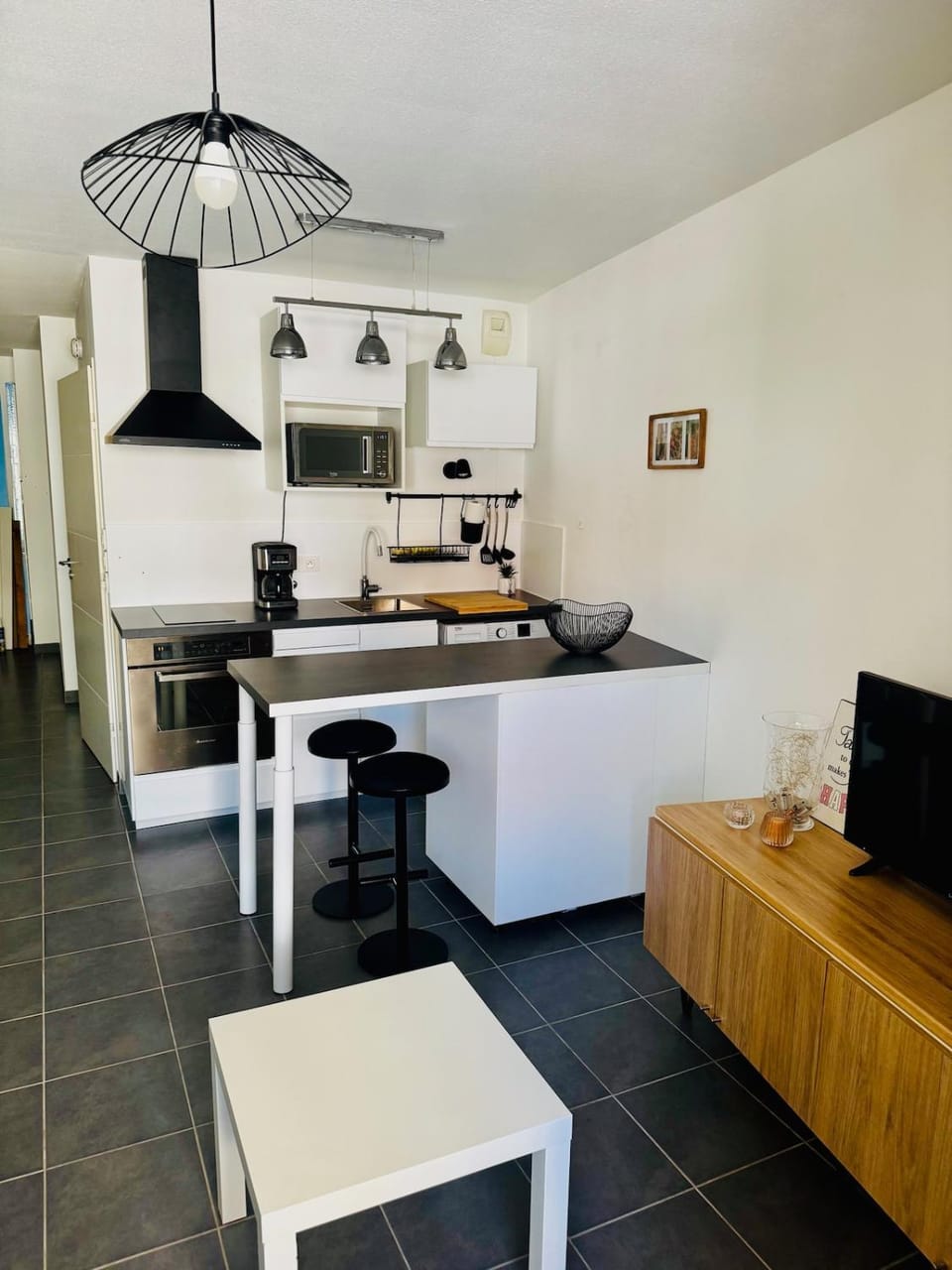TV and multimedia, Kitchen or kitchenette, Dining area