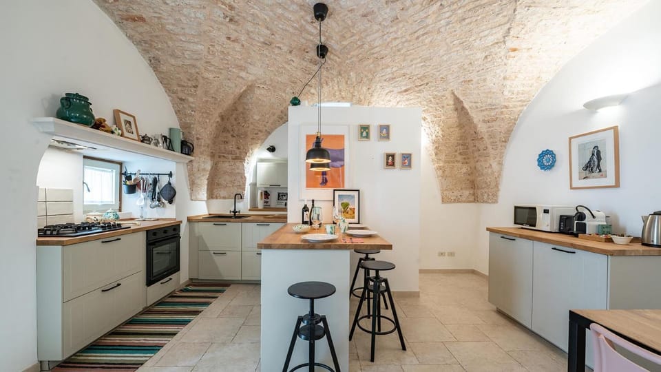 Dining area, kitchen