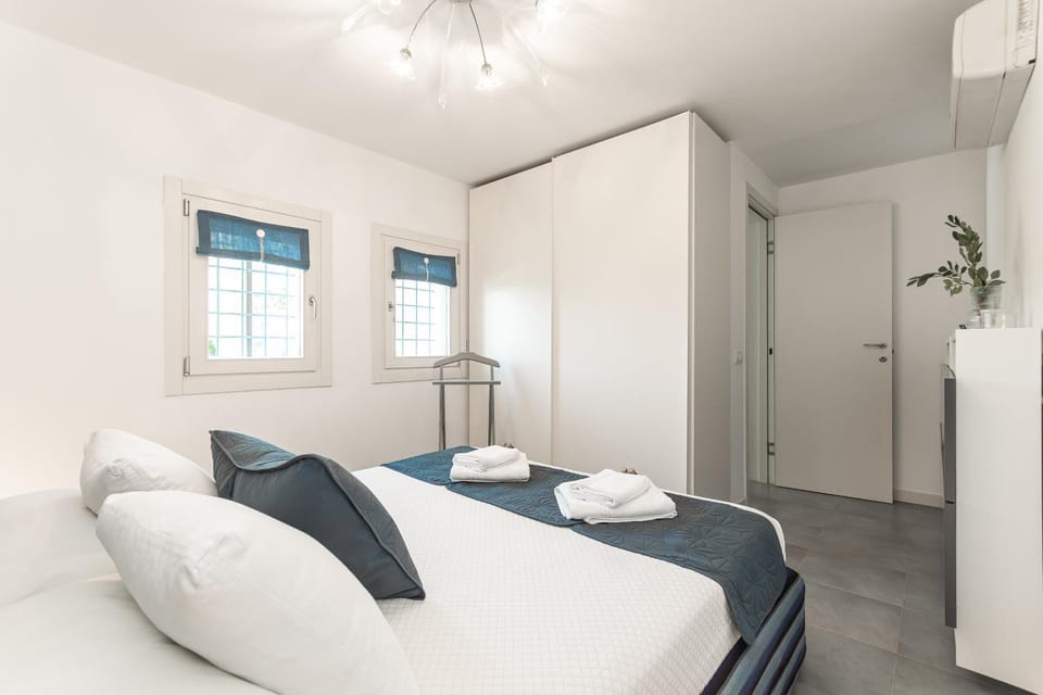 Bed, Photo of the whole room, Bedroom, towels, wardrobe
