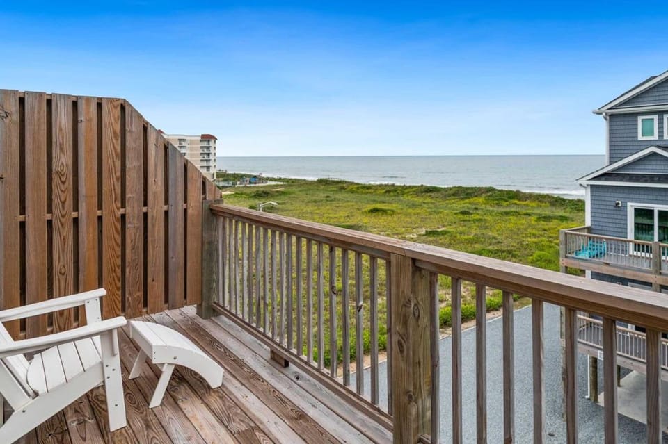 Amazing Ocean & Bay Views, 2 King Suites, & Pool! House in North Topsail Beach