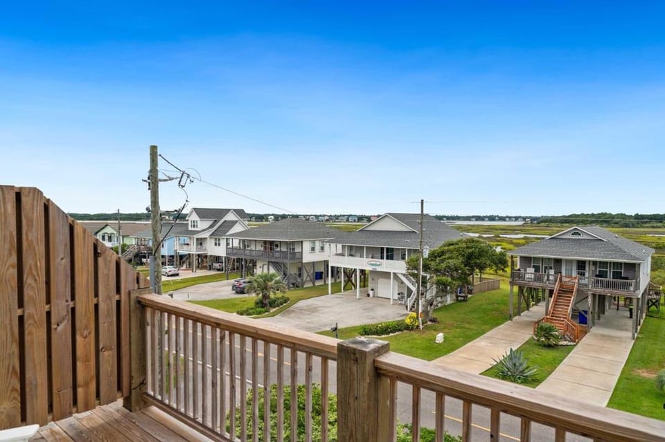 Amazing Ocean & Bay Views, 2 King Suites, & Pool! House in North Topsail Beach