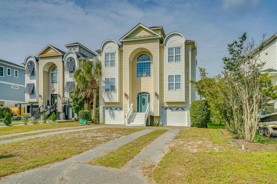 Walk to Beach! Spacious Surf City Escape House in Surf City
