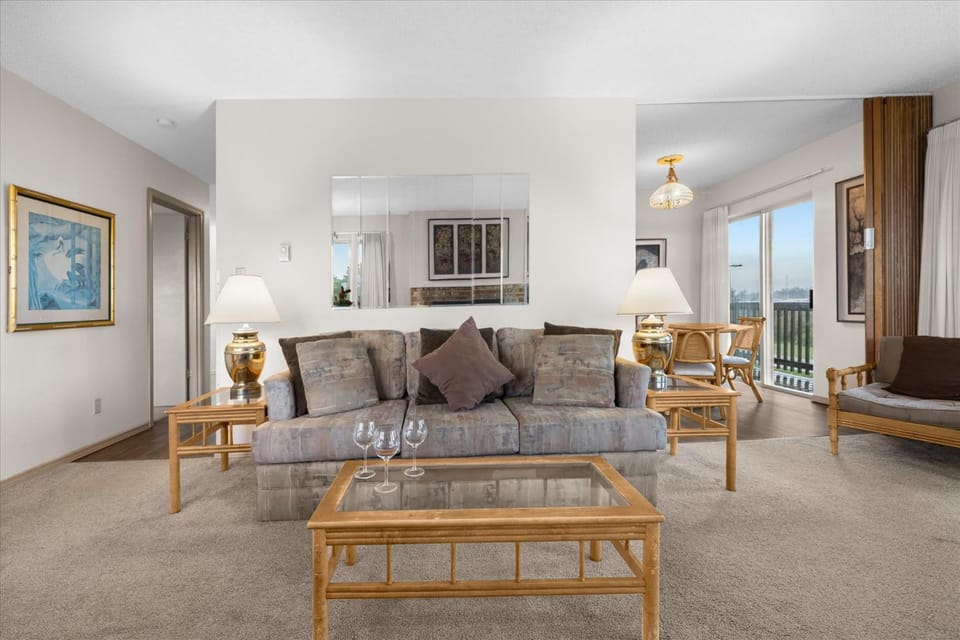 King Beds Fireplace and Kitchen Family Suite for 6 - Pool and Hot Tub House in Ocean Shores
