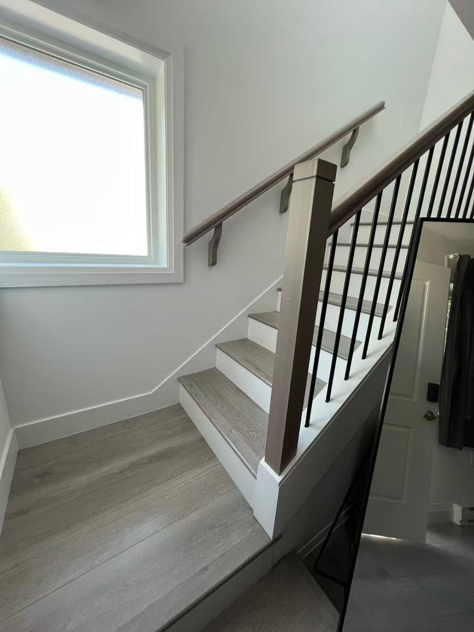 Cozy Kerrisdale Laneway Suite Kitchen Laundry House in Vancouver