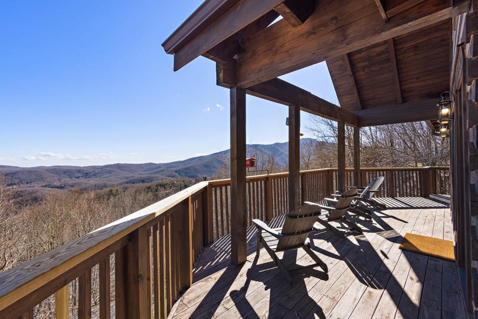 The Bearbnb High Country House in Seven Devils