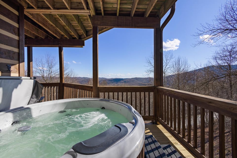 The Bearbnb High Country House in Seven Devils