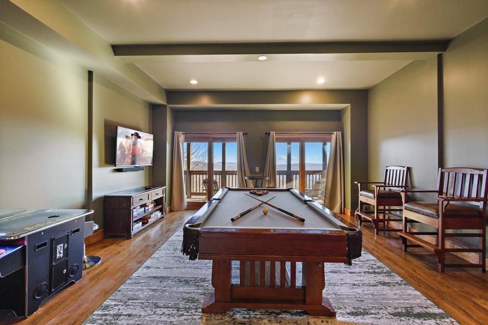 The Bearbnb High Country House in Seven Devils