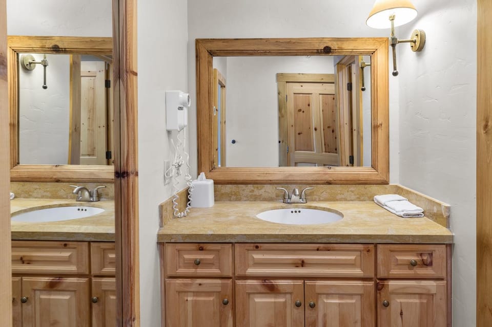 Telluride Mountain Lodge Ski in and Out House in Telluride