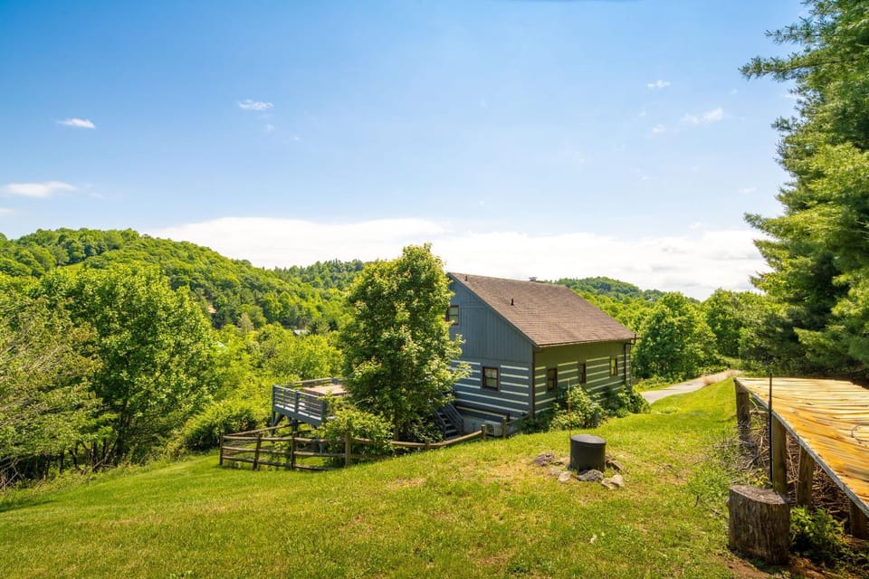 Sweet Retreat Boone House in Brushy Fork