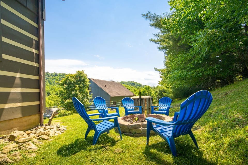 Sweet Retreat Boone House in Brushy Fork