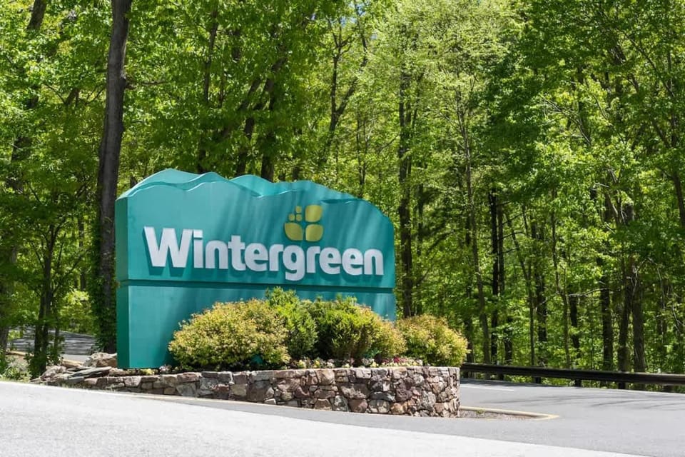 Walk to Slopes & Village at Wintergreen Resort House in Massies Mill