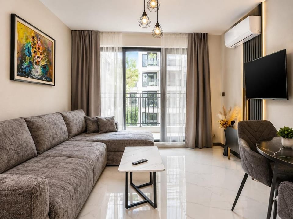 Communal lounge/ TV room, Bed, TV and multimedia, Living room
