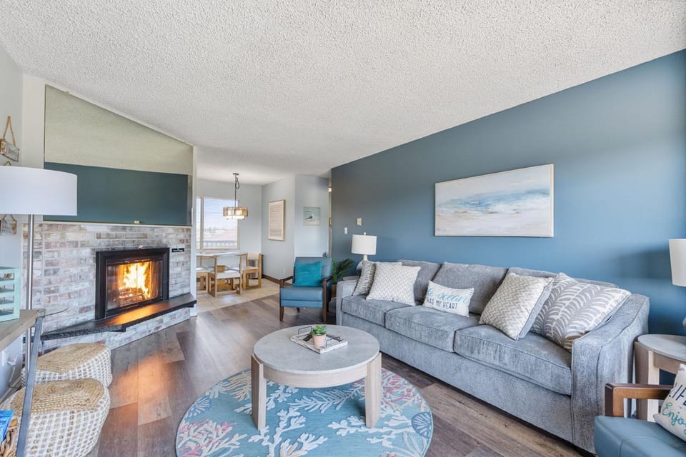 Family Suite for 6 - Fireplace and Kitchen - Pool and Hot Tub House in Ocean Shores