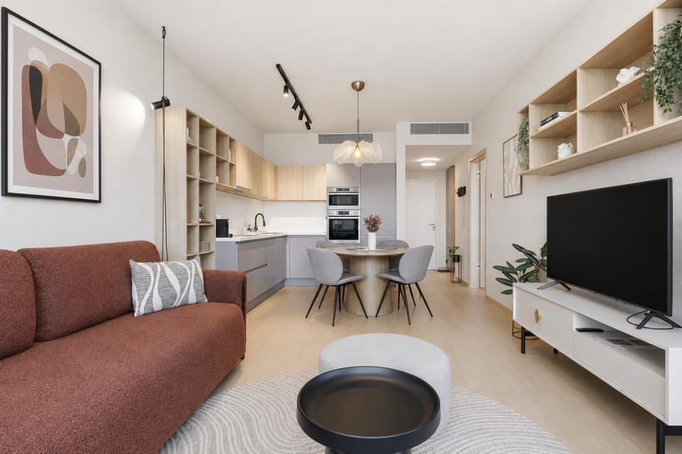 Communal lounge/ TV room, TV and multimedia, Kitchen or kitchenette, Living room, Seating area, Dining area, Evening entertainment, fireplace, minibar, oven, pet friendly, stove, air conditioner