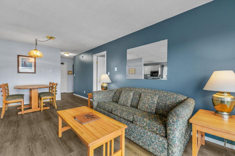 2-Bedroom Family Suite - Pet-Friendly - Kitchen - Pool and Hot Tub House in Ocean Shores