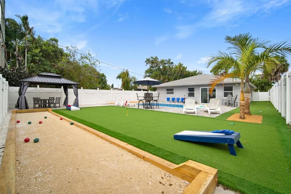 The Club at Naples Park Pool, Bocce & Putting Green Villa in Naples Park