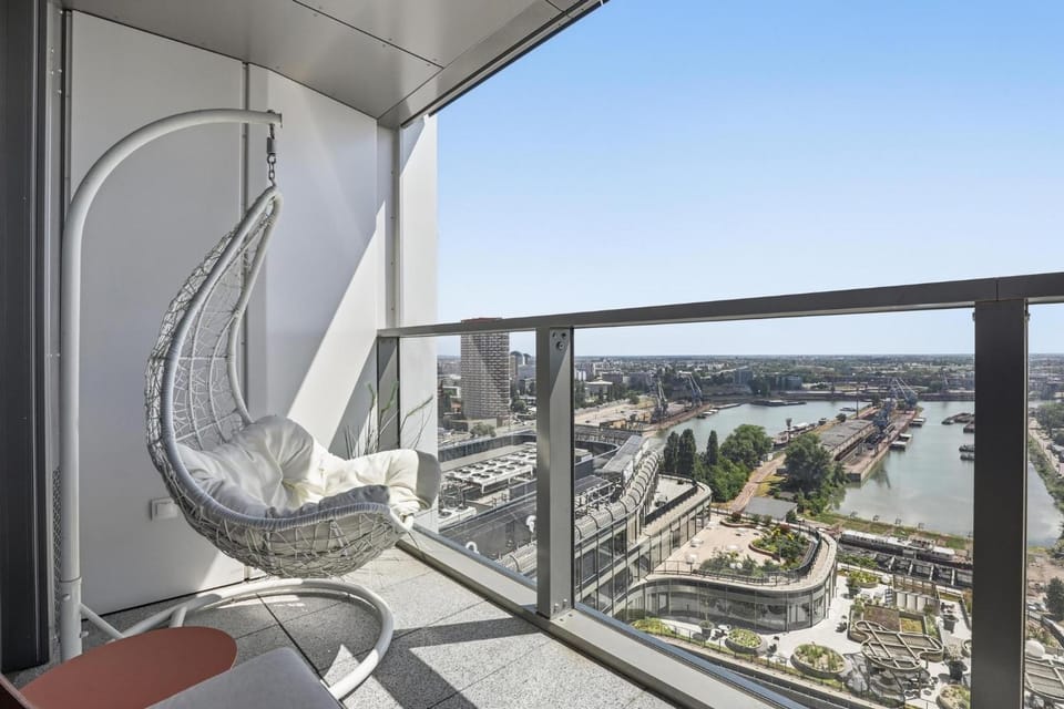 Eurovea 21floor - River & Port View Apartment in Bratislava