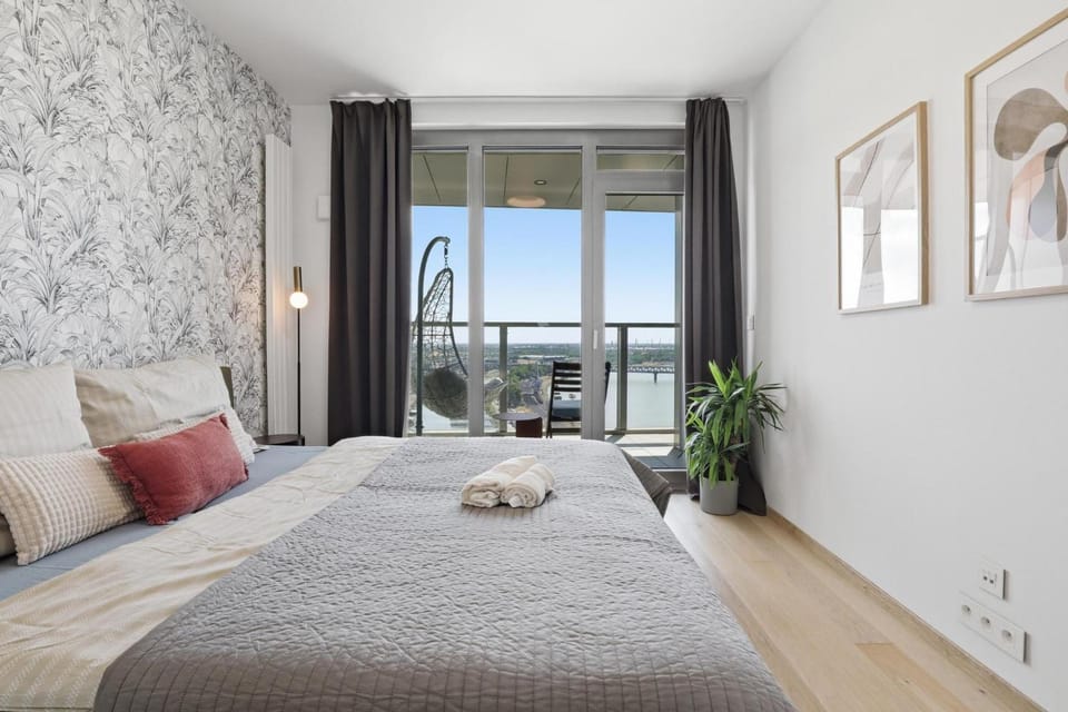 Eurovea 21floor - River & Port View Apartment in Bratislava