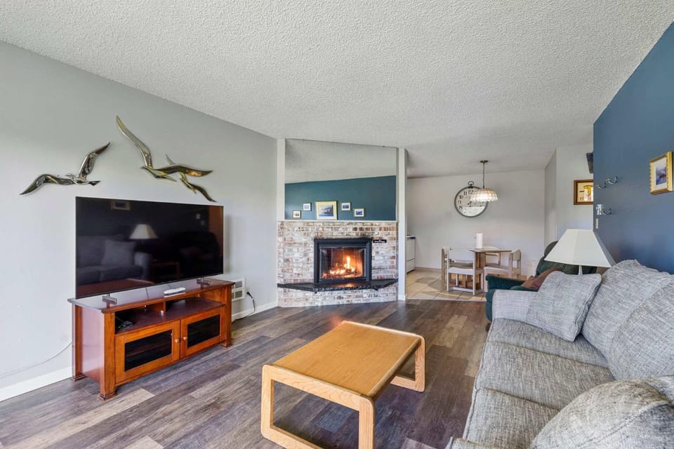 Ground Floor Family Suite - Pet-Friendly - Pool and Hot Tub House in Ocean Shores