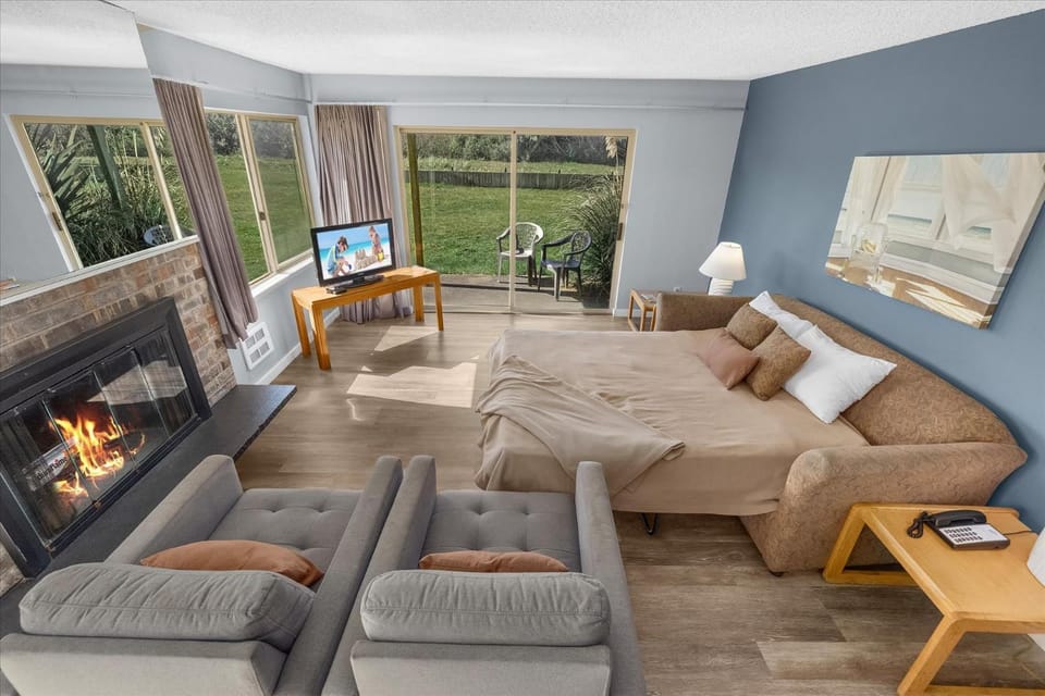 2 Bedroom Family Suite Condo with King Bed - Sleeps 8 - Pool and Hot Tub House in Ocean Shores
